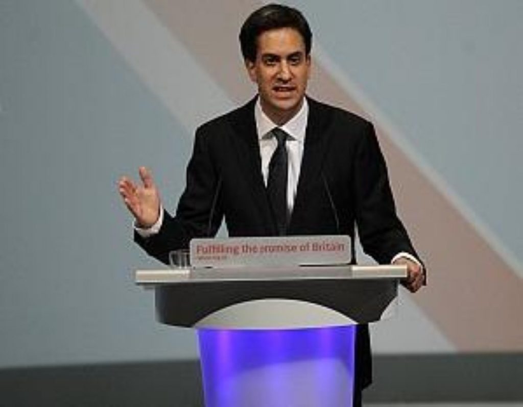 Miliband prepares for big press fight